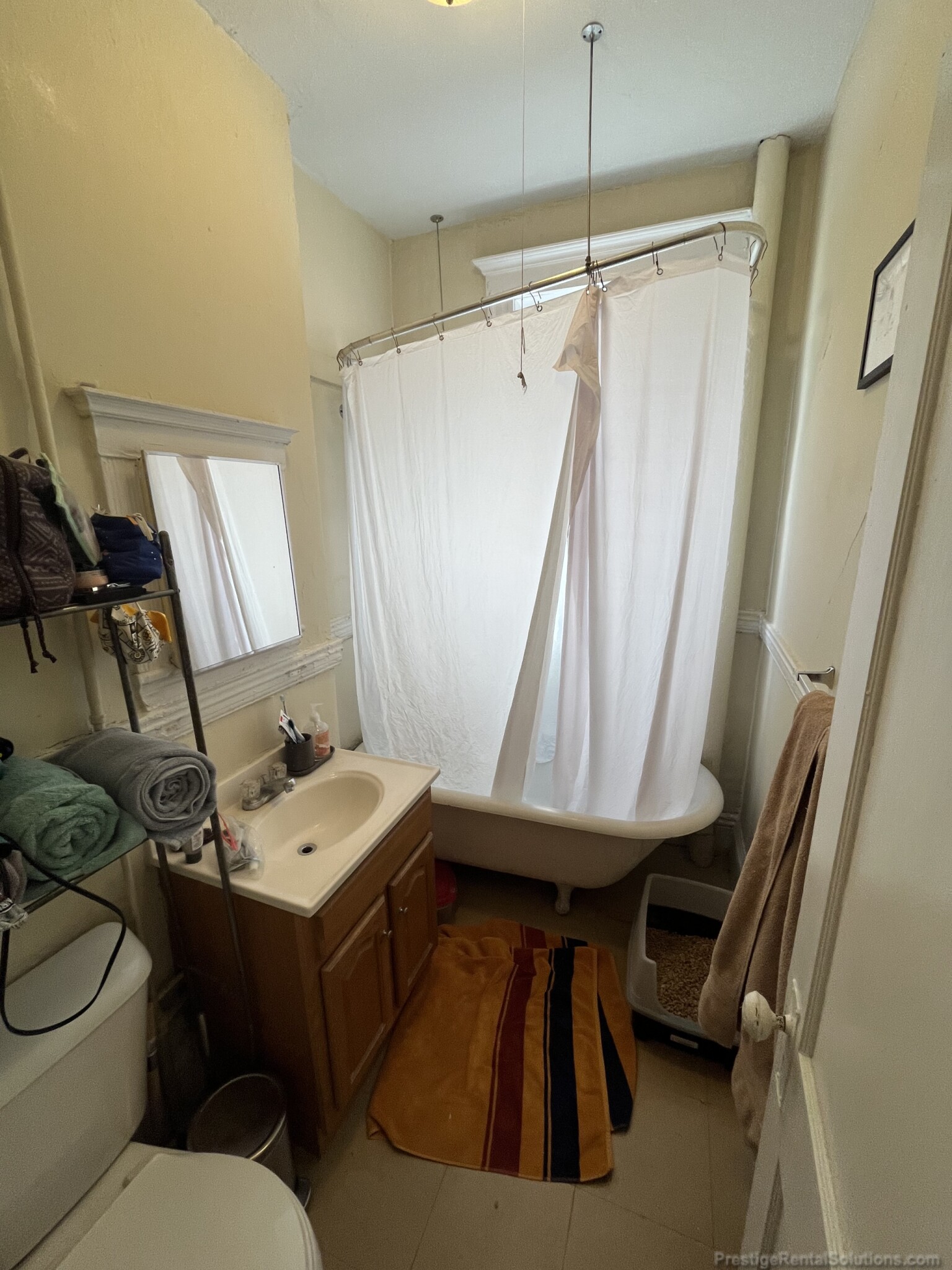 1 split bed, 1 bath apartment for rent at 161 Kelton St Unit 21, Allston — photo 5 of 13