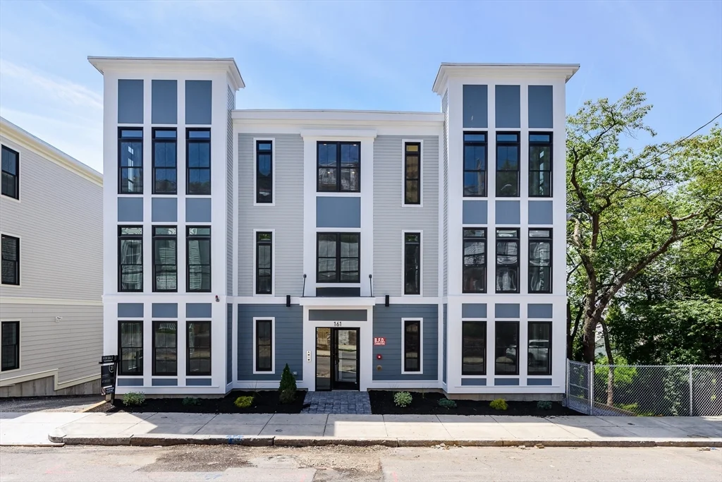 2 bed, 2 bath apartment for rent at 161 Leyden St Unit 1B, East Boston