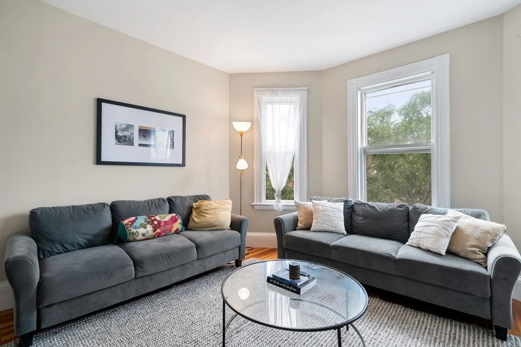 3 bed, 1 bath apartment for rent at 161 N St Unit 2, South Boston