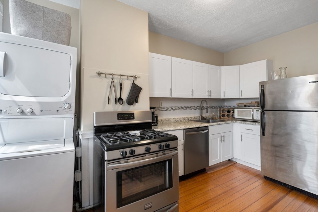 3 bed, 1 bath apartment for rent at 161 N St Unit 3, South Boston — photo 5 of 20
