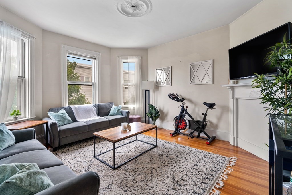3 bed, 1 bath apartment for rent at 161 N St Unit 3, South Boston