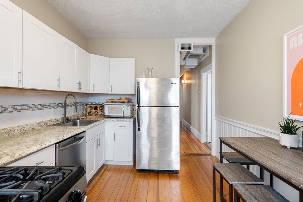 3 bed, 1 bath apartment for rent at 161 N St Unit 3, South Boston — photo 4 of 20