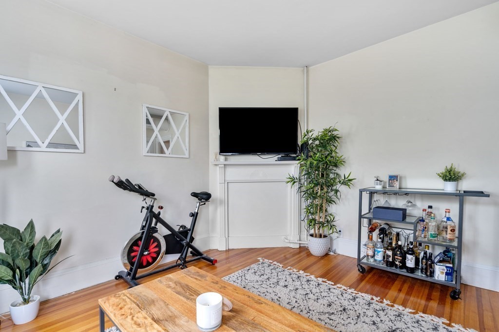 3 bed, 1 bath apartment for rent at 161 N St Unit 3, South Boston — photo 2 of 20