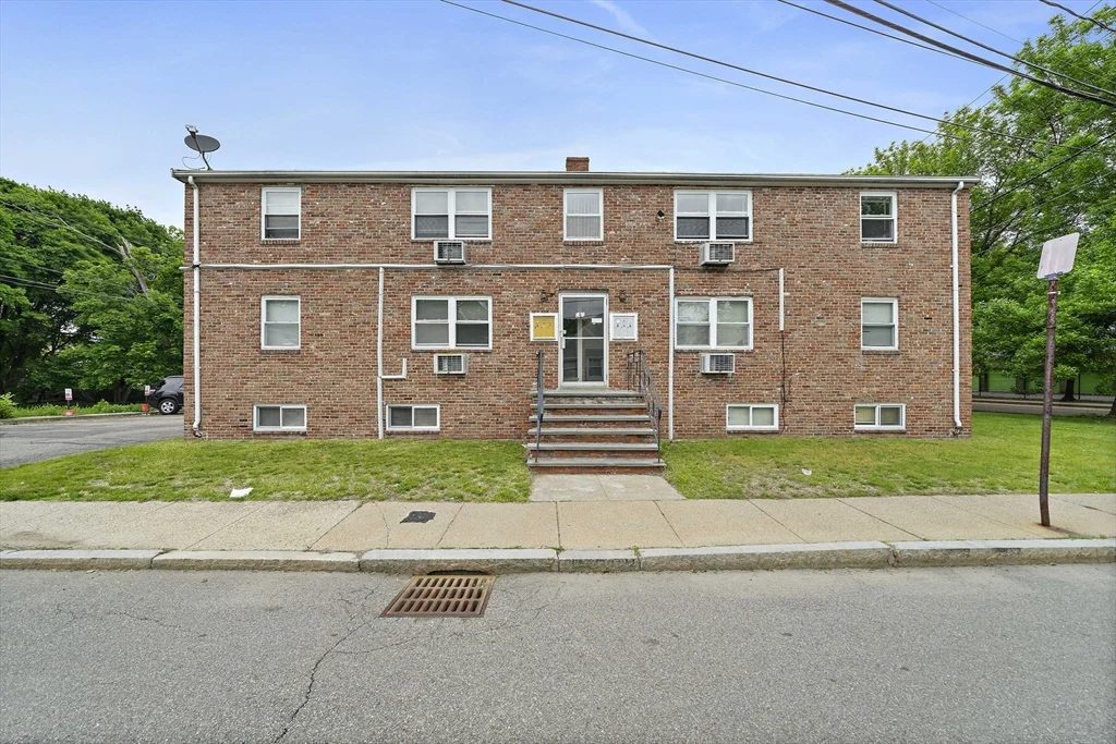 2 bed, 1 bath apartment for rent at 161 Neponset Valley Pkwy Unit 3, Hyde Park — photo 14 of 17