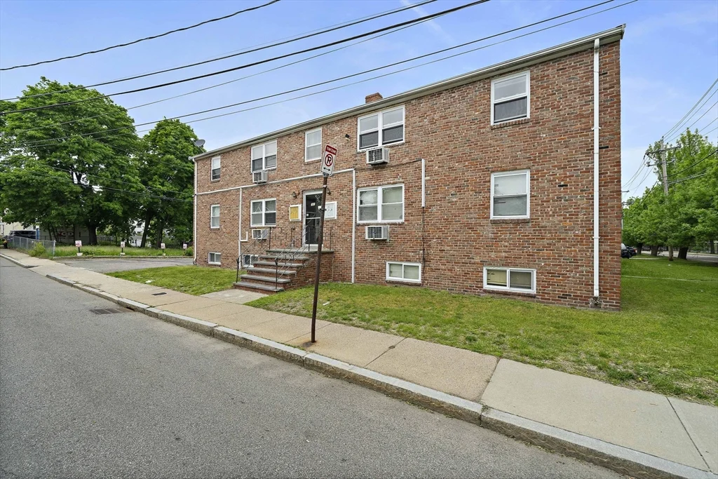 2 bed, 1 bath apartment for rent at 161 Neponset Valley Pkwy Unit 3, Hyde Park — photo 15 of 17