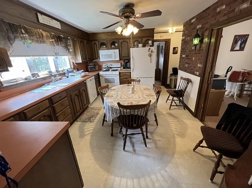 3 bed, 1 bath apartment for rent at 161 Otis St Unit 2, East Cambridge — photo 2 of 9
