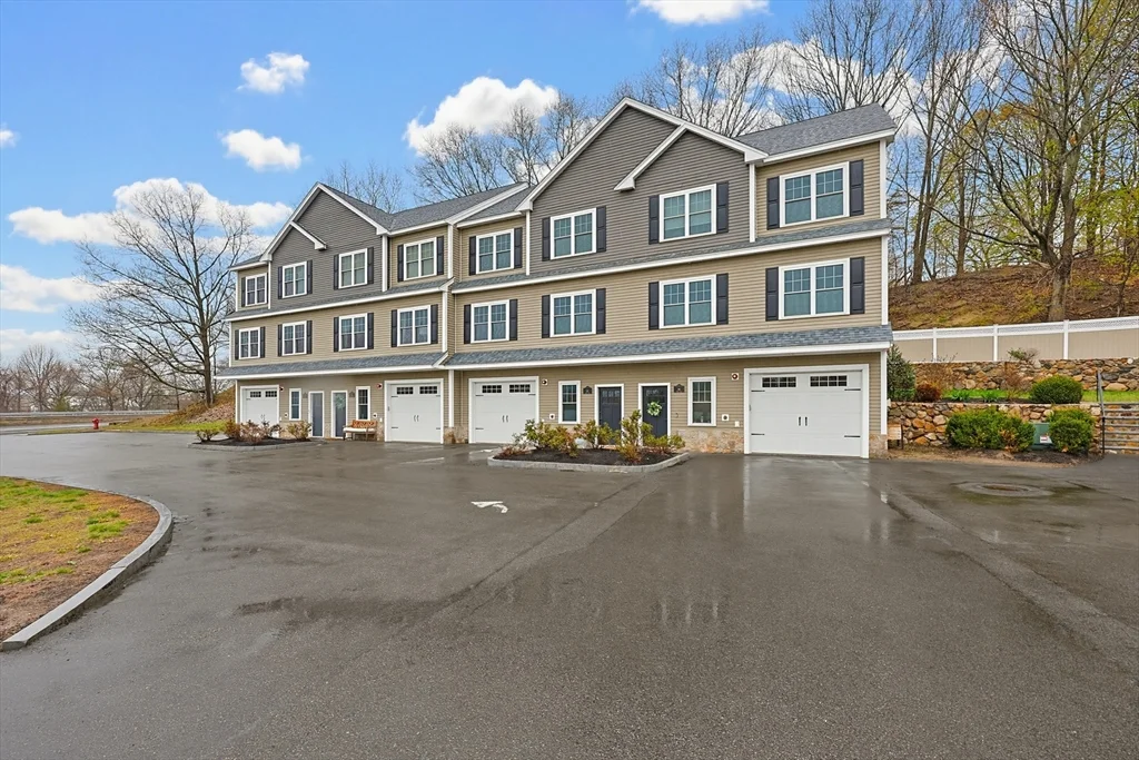 3 bed, 2 bath apartment for rent at 161 Route One Unit A, Newburyport — photo 1 of 23