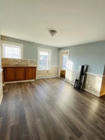 5 bed, 1 bath apartment for rent at 161 School St Unit 2, Waltham — photo 2 of 17