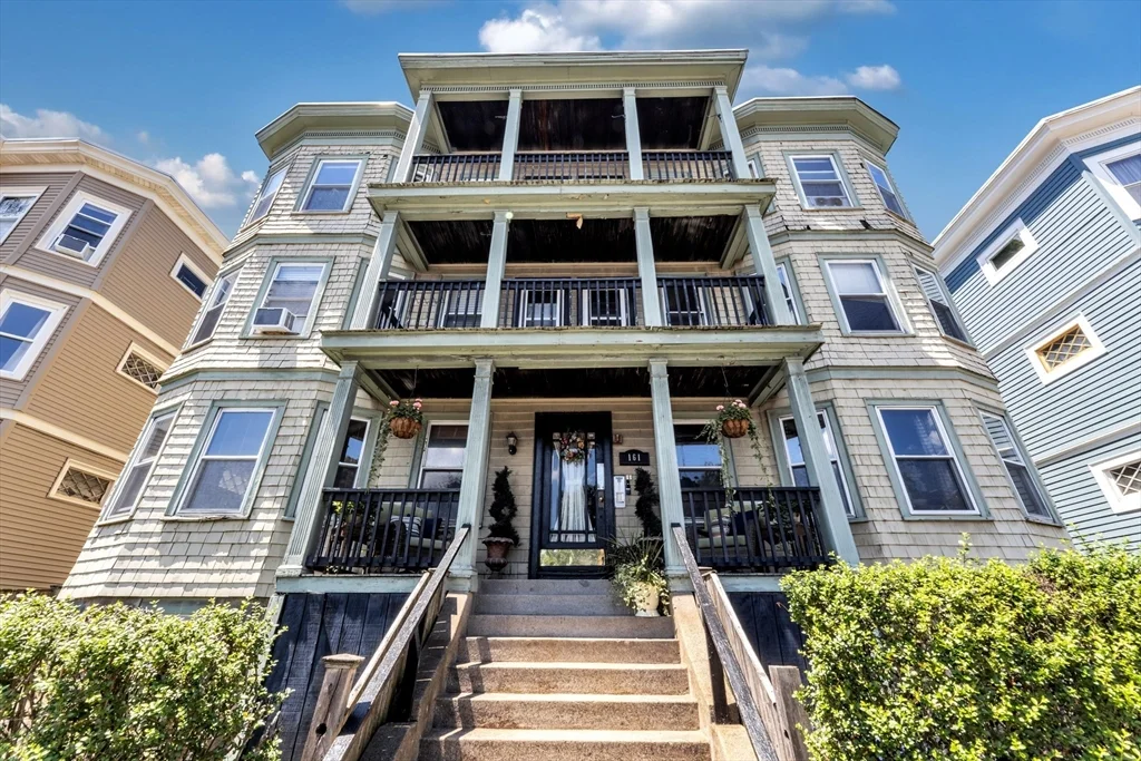 2 bed, 1 bath apartment for rent at 161 South St Unit 1, Jamaica Plain