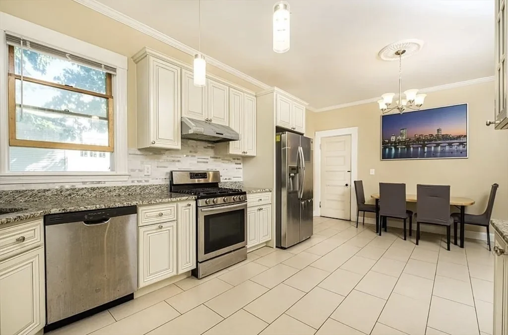 3 bed, 1 bath apartment for rent at 161 Walnut St Unit 1, Newtonville — photo 3 of 33