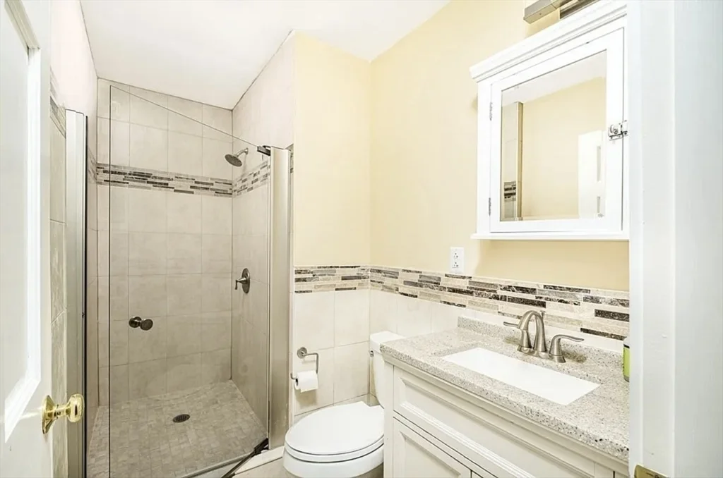3 bed, 1 bath apartment for rent at 161 Walnut St Unit 1, Newtonville — photo 9 of 33