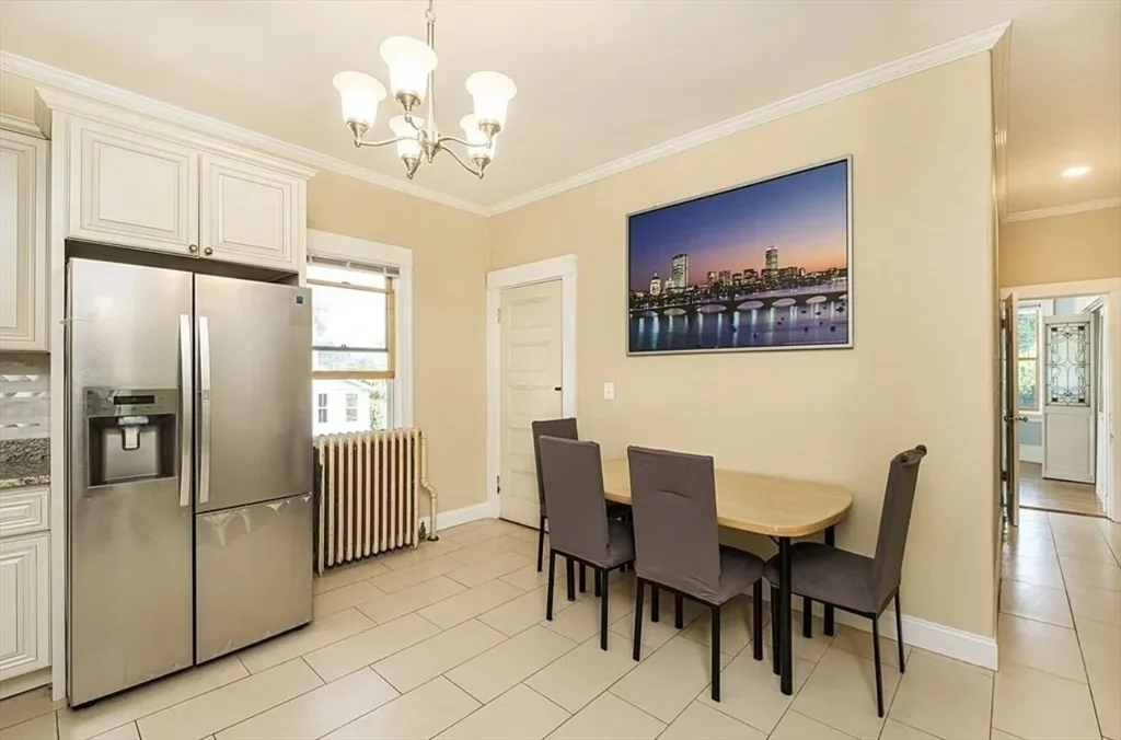 3 bed, 1 bath apartment for rent at 161 Walnut St Unit 1, Newtonville — photo 4 of 33