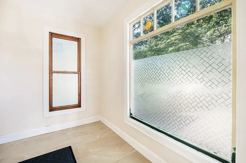 3 bed, 1 bath apartment for rent at 161 Walnut St Unit 1, Newtonville — photo 14 of 33