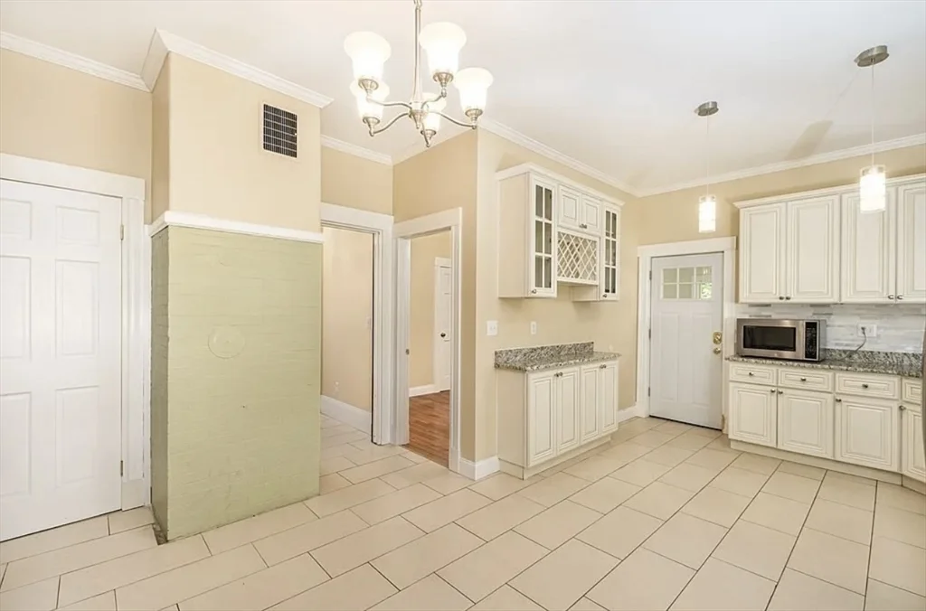 3 bed, 1 bath apartment for rent at 161 Walnut St Unit 1, Newtonville — photo 5 of 33