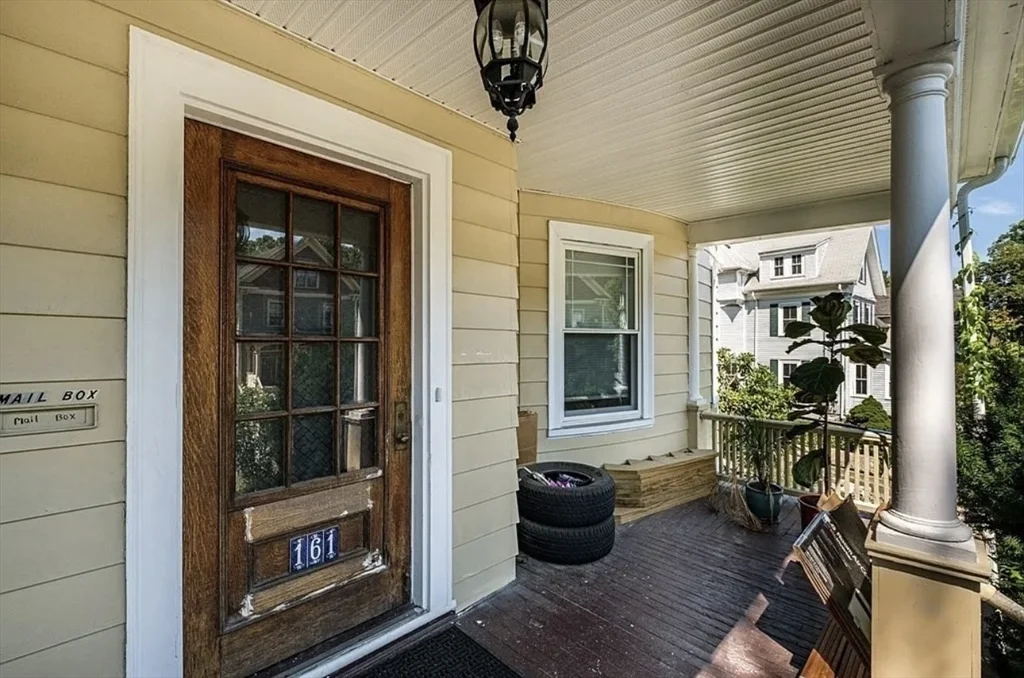 3 bed, 1 bath apartment for rent at 161 Walnut St Unit 1, Newtonville — photo 1 of 33