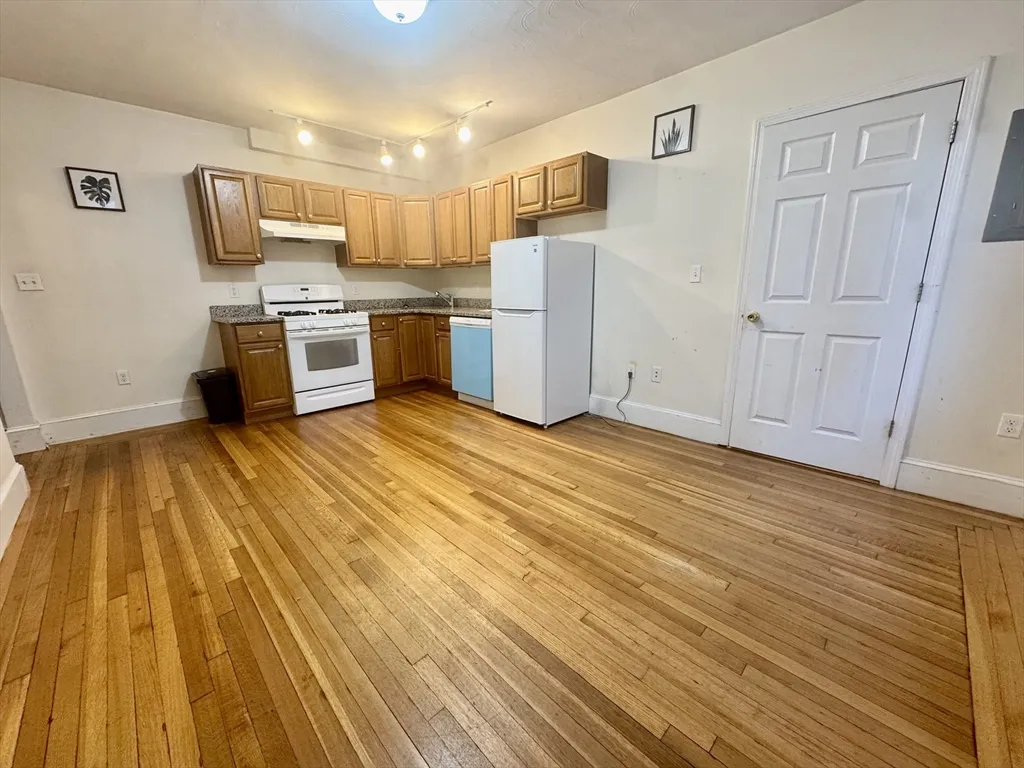 1 bed, 1 bath apartment for rent at 1615 Commonwealth Ave Unit 11, Brighton — photo 5 of 9