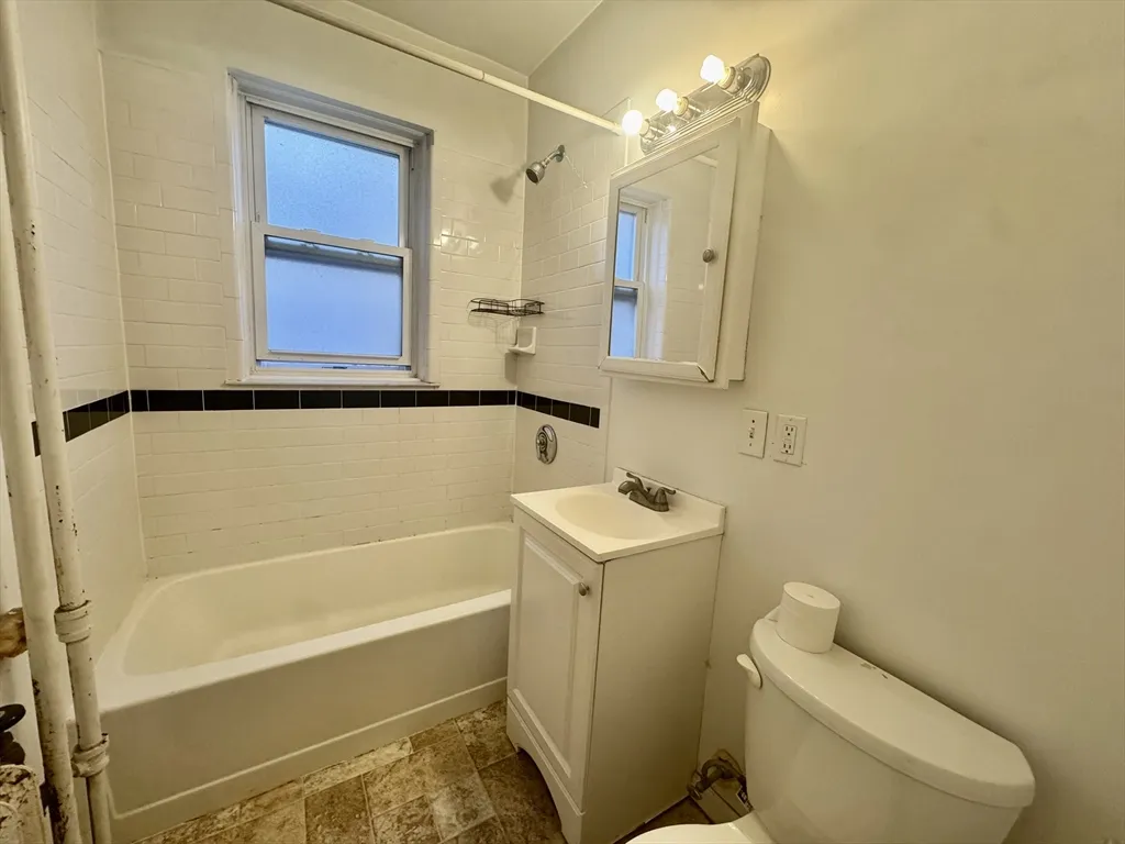 1 bed, 1 bath apartment for rent at 1615 Commonwealth Ave Unit 11, Brighton — photo 7 of 9