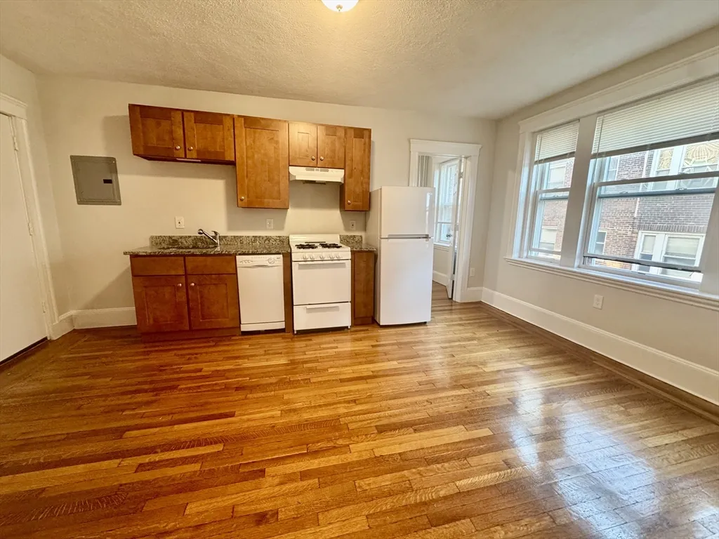 2 bed, 1 bath apartment for rent at 1615 Commonwealth Ave Unit 27, Brighton — photo 2 of 10
