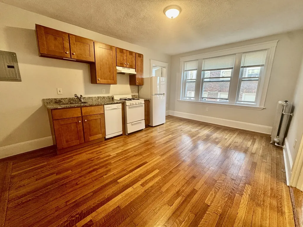 2 bed, 1 bath apartment for rent at 1615 Commonwealth Ave Unit 27, Brighton — photo 3 of 10