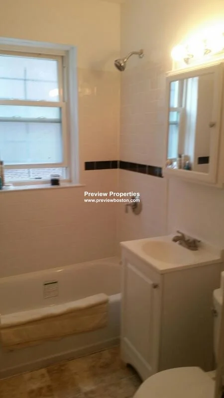 2 bed, 1 bath apartment for rent at 1615 Commonwealth Ave Unit 6P, Brighton — photo 6 of 9