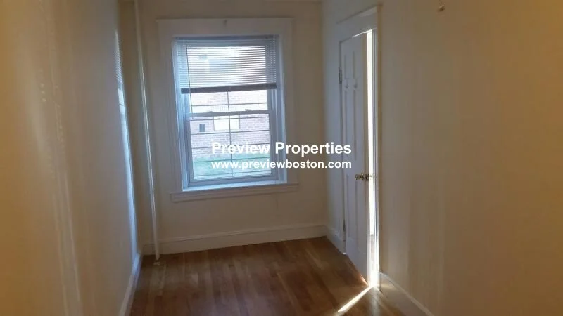 2 bed, 1 bath apartment for rent at 1615 Commonwealth Ave Unit 6P, Brighton — photo 3 of 9