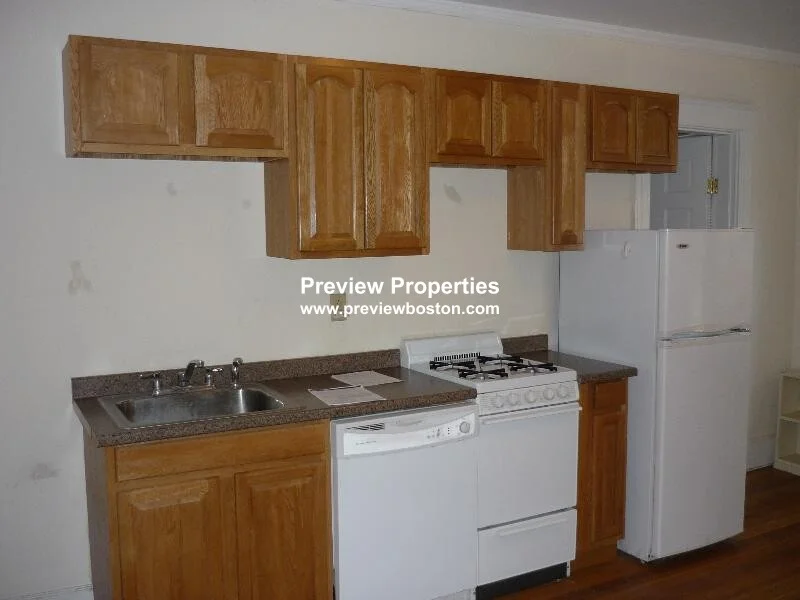 2 bed, 1 bath apartment for rent at 1615 Commonwealth Ave Unit 6P, Brighton — photo 1 of 9