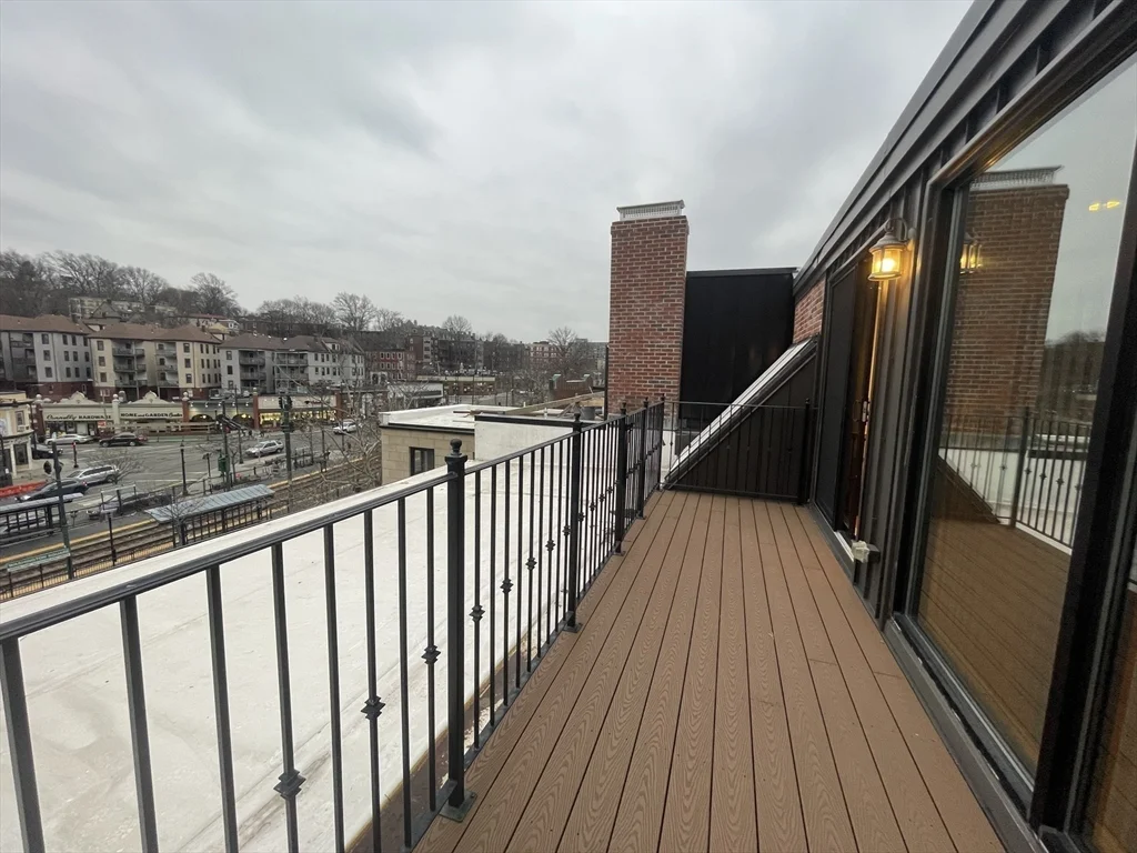 4 bed, 3 bath apartment for rent at 1616 Beacon St Unit 3, Coolidge Corner — photo 6 of 17