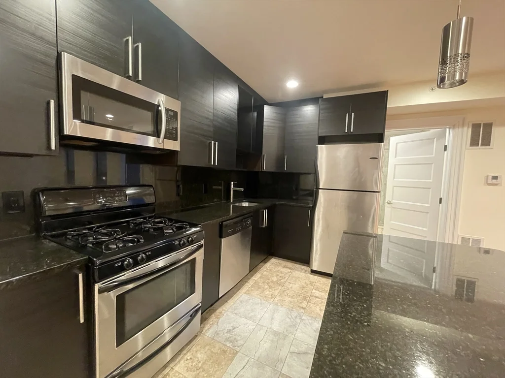4 bed, 3 bath apartment for rent at 1616 Beacon St Unit 3, Coolidge Corner — photo 4 of 17