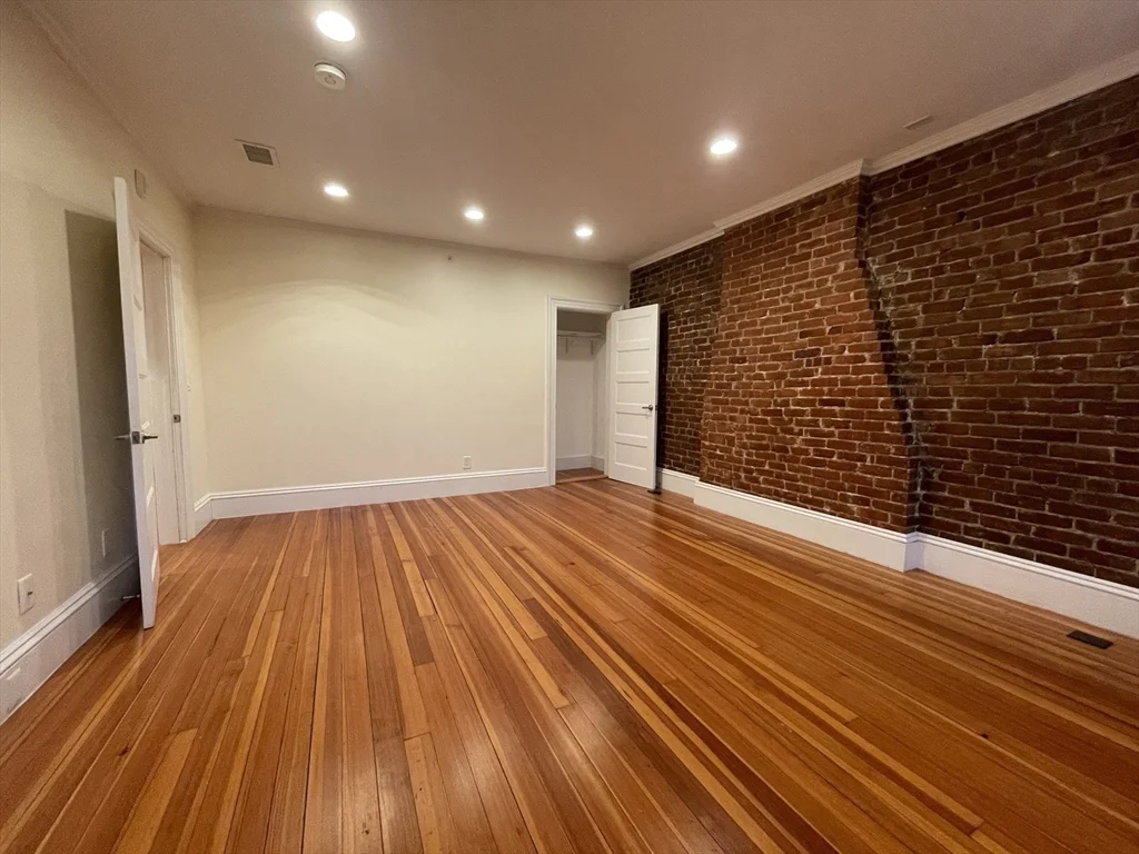 4 bed, 3 bath apartment for rent at 1616 Beacon St Unit 3, Coolidge Corner — photo 15 of 17