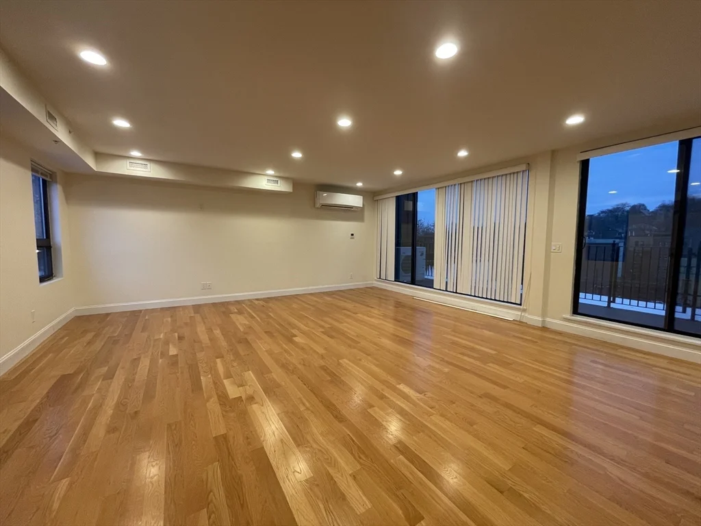 4 bed, 3 bath apartment for rent at 1616 Beacon St Unit 3, Coolidge Corner — photo 3 of 17