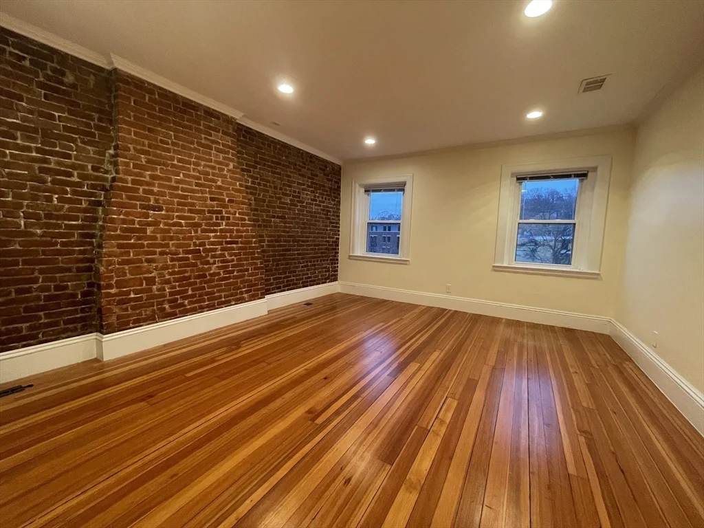 4 bed, 3 bath apartment for rent at 1616 Beacon St Unit 3, Coolidge Corner — photo 13 of 17