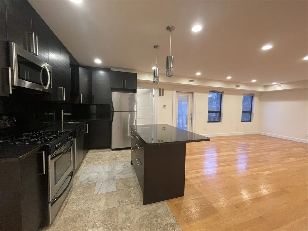 4 bed, 3 bath apartment for rent at 1616 Beacon St Unit 3, Coolidge Corner — photo 2 of 17