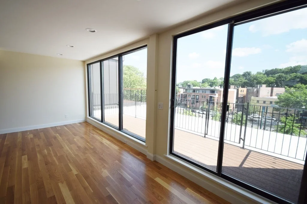 4 bed, 3 bath apartment for rent at 1616 Beacon St Unit 3, Coolidge Corner — photo 5 of 17