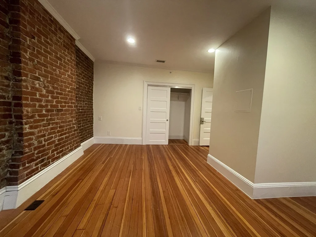 4 bed, 3 bath apartment for rent at 1616 Beacon St Unit 3, Coolidge Corner — photo 14 of 17