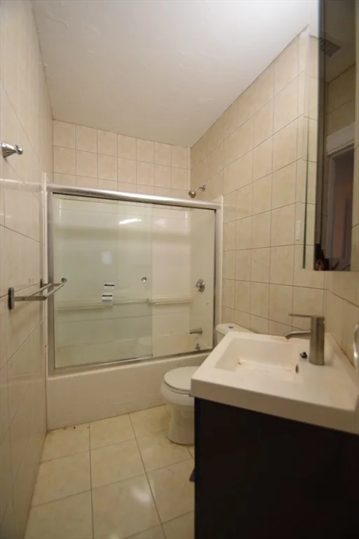 3 bed, 2 bath apartment for rent at 1616 Beacon Unit 2, Coolidge Corner — photo 8 of 9