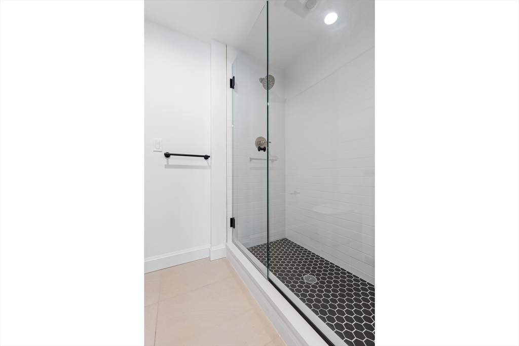 Studio bed, 1 bath apartment for rent at 1618 Beacon St Unit 3, Brookline — photo 9 of 19