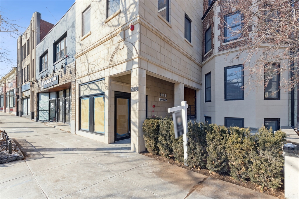 Studio bed, 1 bath apartment for rent at 1618 Beacon St Unit 3, Brookline — photo 15 of 19
