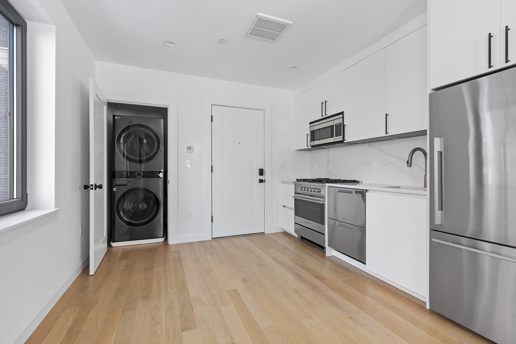 Studio bed, 1 bath apartment for rent at 1618 Beacon St Unit 3, Brookline — photo 4 of 19