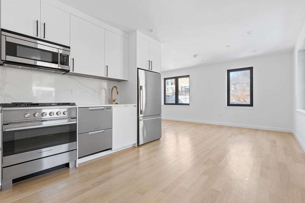 Studio bed, 1 bath apartment for rent at 1618 Beacon St Unit 3, Brookline — photo 1 of 19