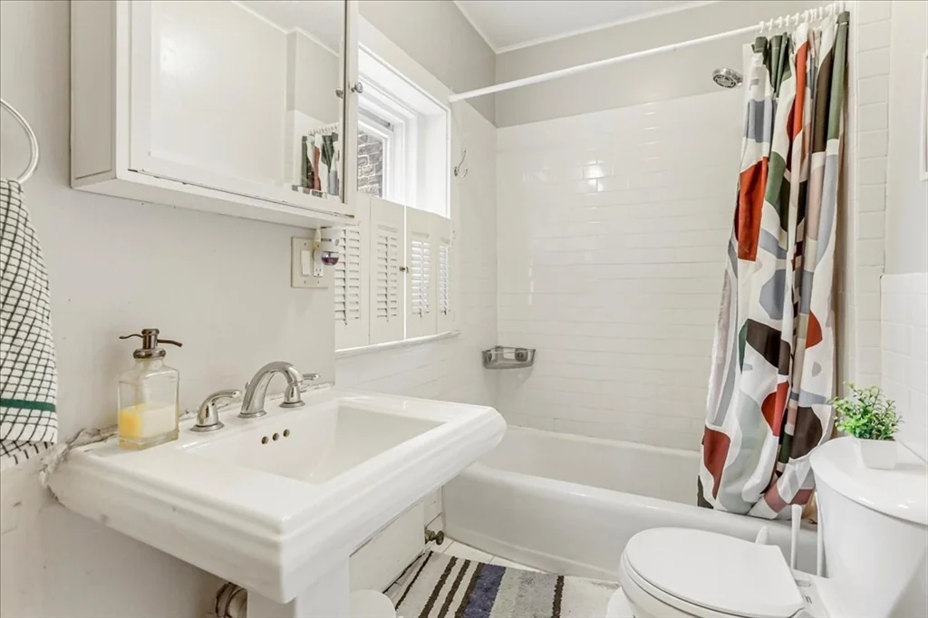 3 bed, 1 bath apartment for rent at 1619 Massachusetts Ave Unit 37, Harvard Square — photo 12 of 15