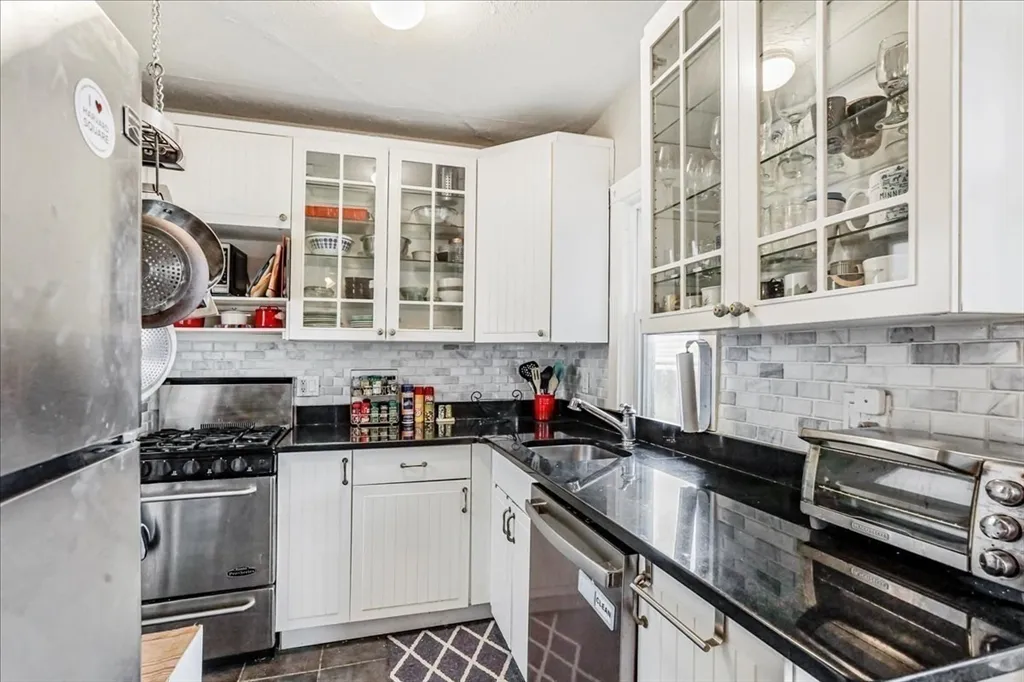 3 bed, 1 bath apartment for rent at 1619 Massachusetts Ave Unit PH37, Baldwin — photo 4 of 12