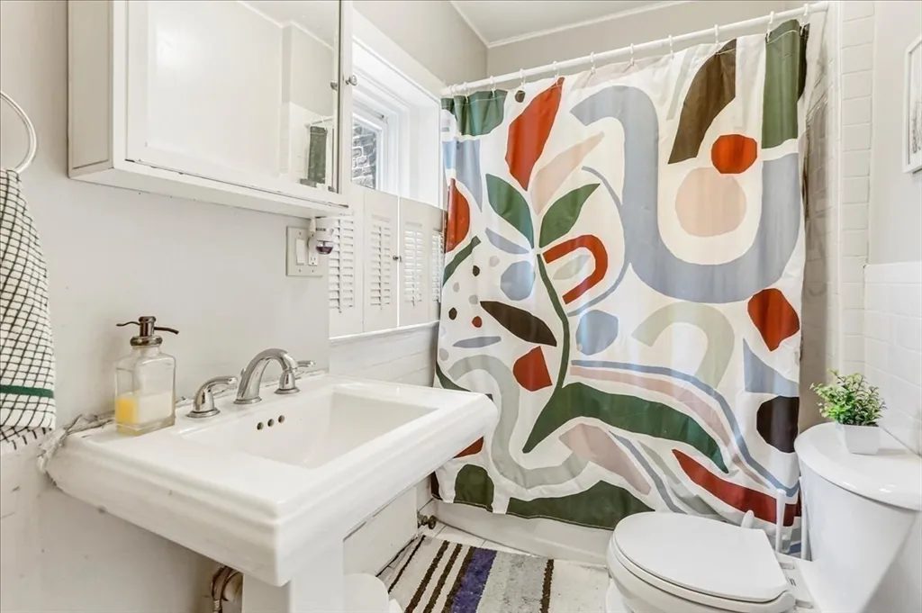 3 bed, 1 bath apartment for rent at 1619 Massachusetts Ave Unit PH37, Baldwin — photo 9 of 12