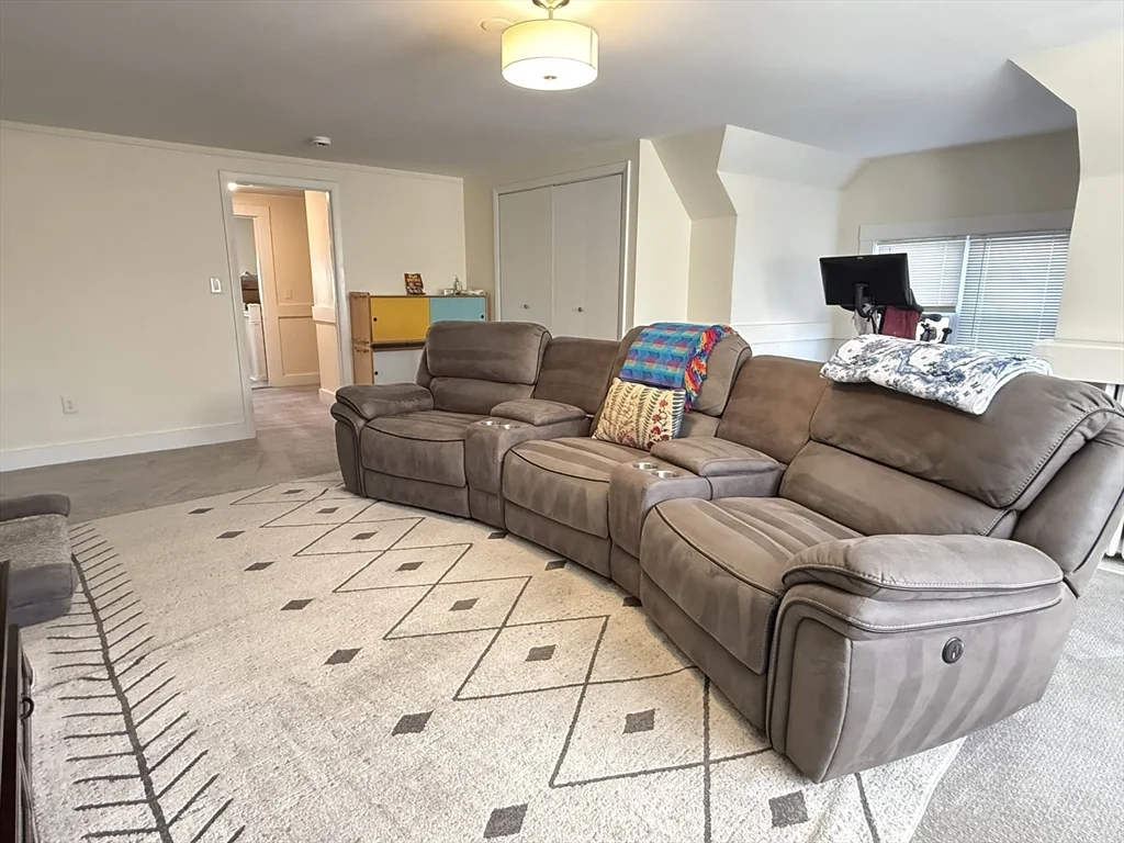 5 bed, 2 bath apartment for rent at 162 Babcock St Unit 2, Coolidge Corner — photo 17 of 20