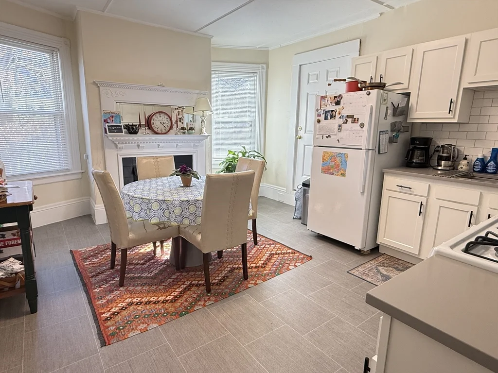 5 bed, 2 bath apartment for rent at 162 Babcock St Unit 2, Coolidge Corner — photo 4 of 20