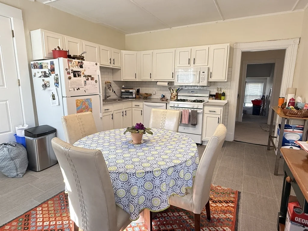 5 bed, 2 bath apartment for rent at 162 Babcock St Unit 2, Coolidge Corner — photo 5 of 20