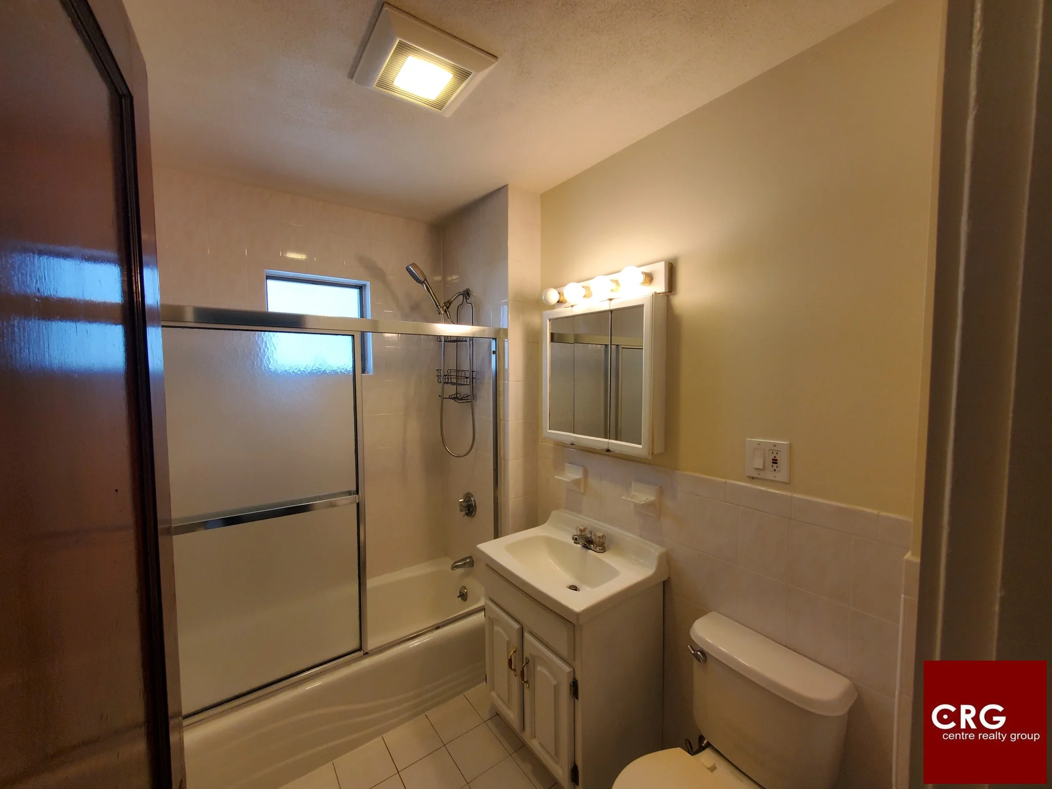 4 bed, 2 bath apartment for rent at 162 Beech St Unit 0, Belmont — photo 7 of 8