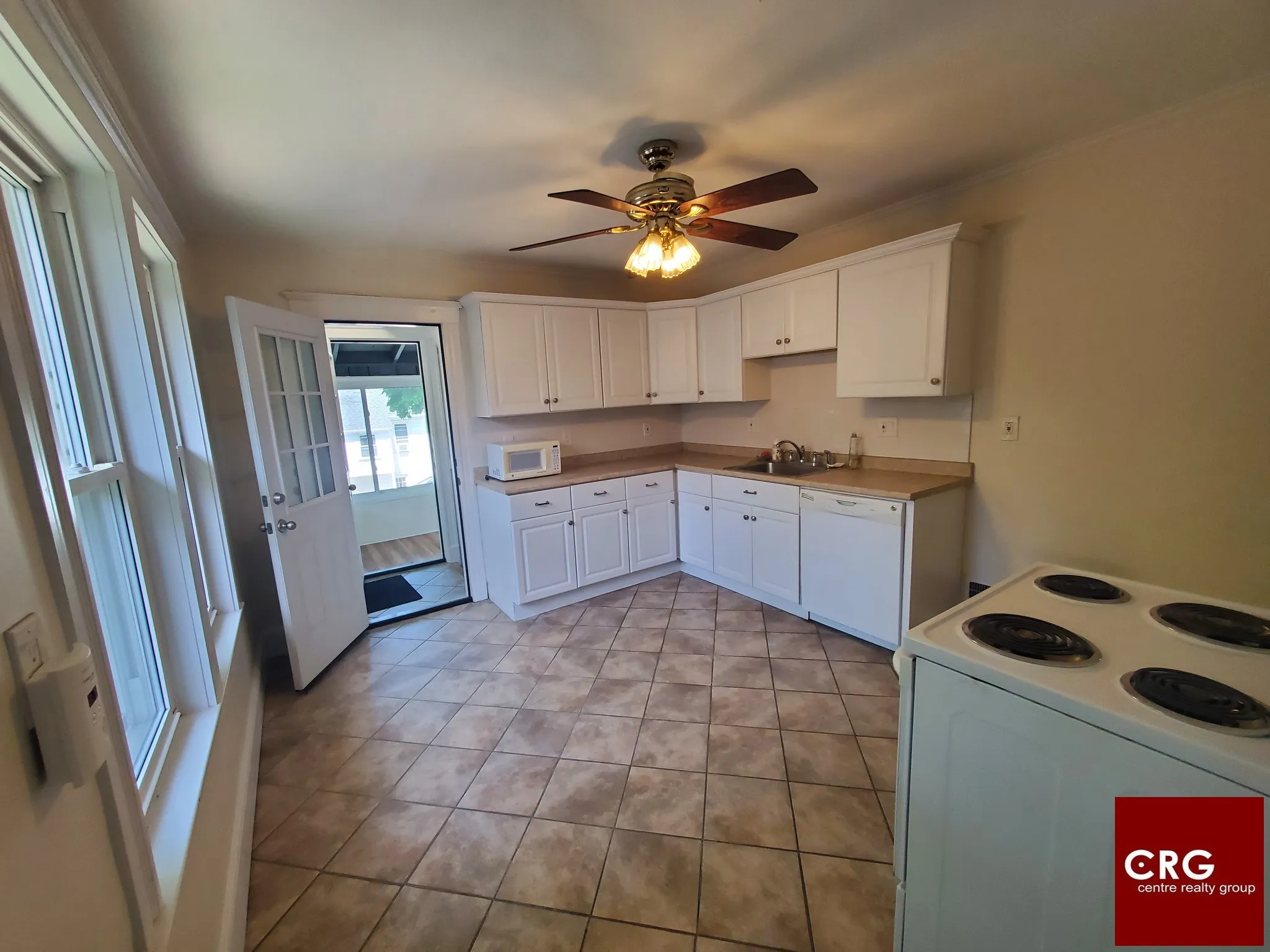 4 bed, 2 bath apartment for rent at 162 Beech St Unit 0, Belmont — photo 5 of 8
