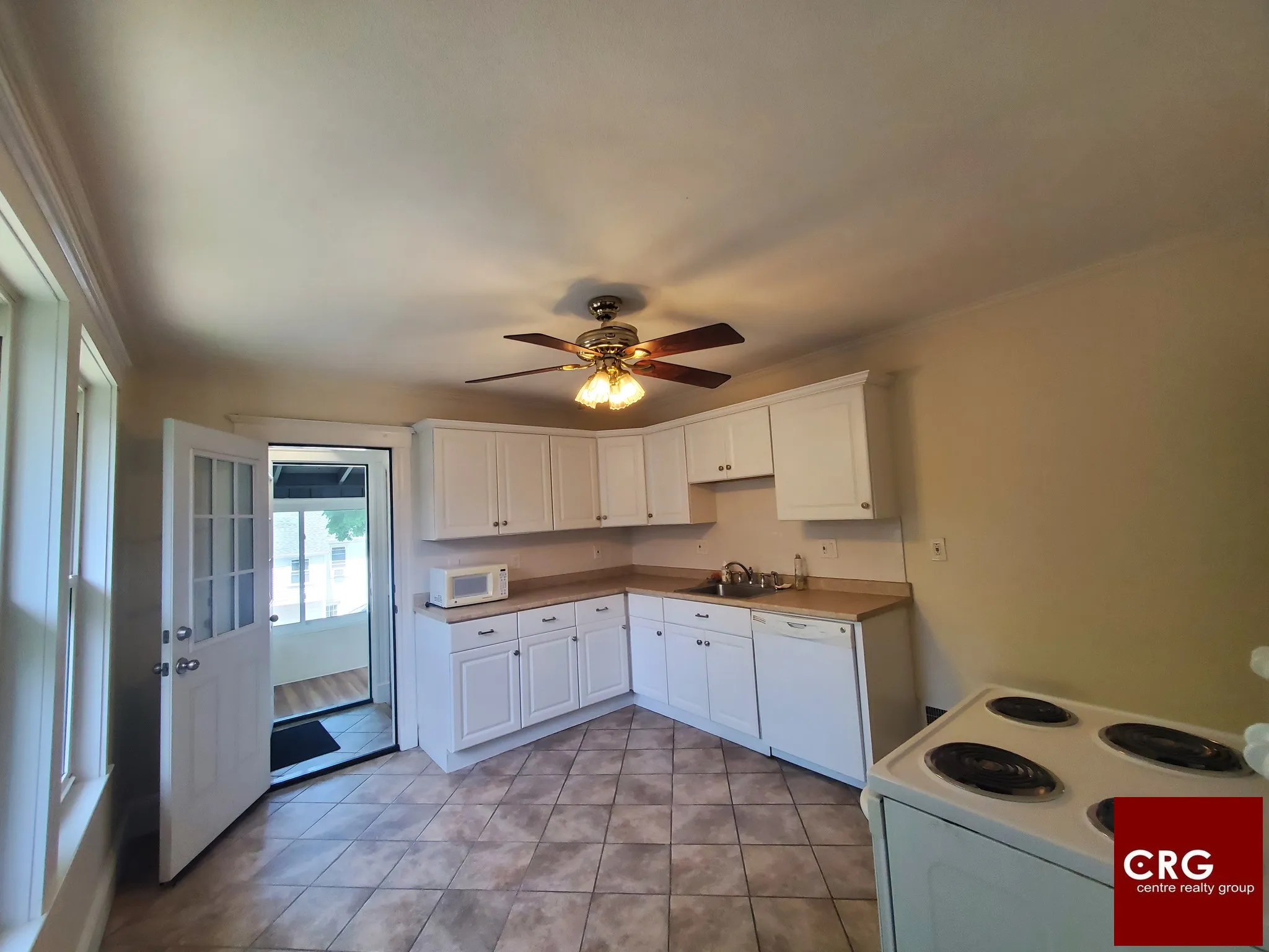 4 bed, 2 bath apartment for rent at 162 Beech St Unit 0, Belmont — photo 4 of 8