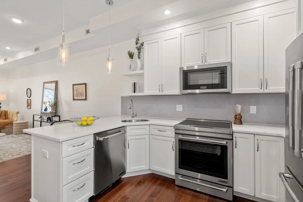 2 bed, 1 bath apartment for rent at 162 Clark St Unit TH, Kendall Square — photo 2 of 21