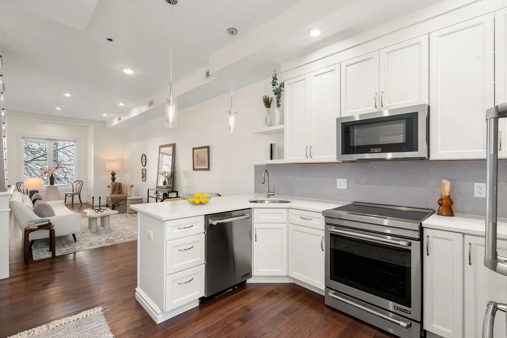 2 bed, 1 bath apartment for rent at 162 Clark St Unit TH, Kendall Square — photo 1 of 21